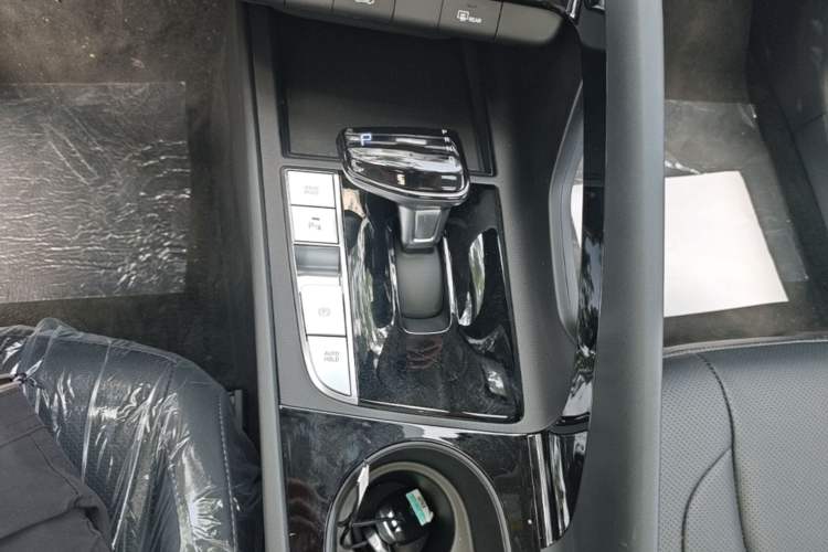 Used Hyundai Elantra 2023 1.5L CVT GLX Elite Edition Gear Lever