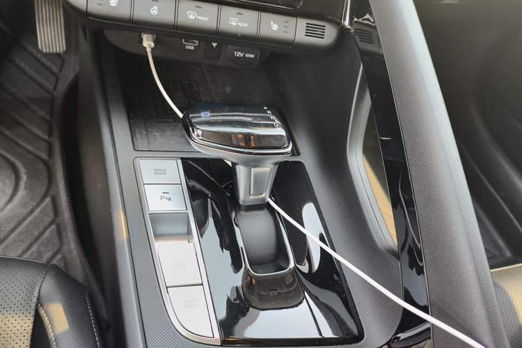 Used Hyundai Elantra 2023 1.5L CVT LUX Prestige Edition Gear Lever