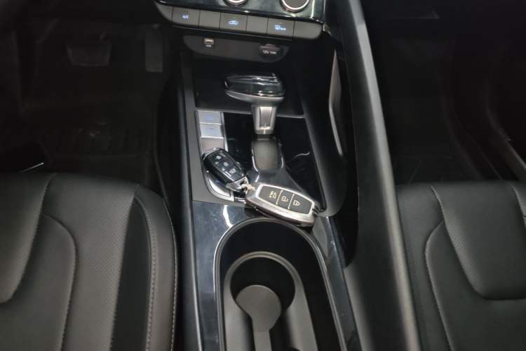 Used Hyundai Elantra 2023 1.5L CVT GLX Elite Edition Gear Lever