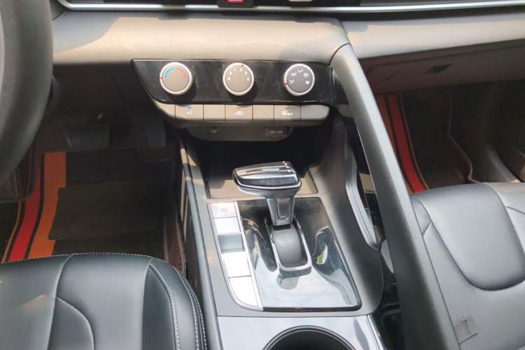 Used Hyundai Elantra 2023 1.5L CVT GLS Leading Edition Gear Lever