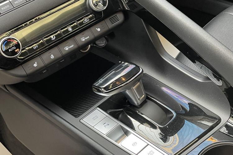 Used Hyundai Elantra 2023 1.5L CVT LUX Prestige Edition Gear Lever