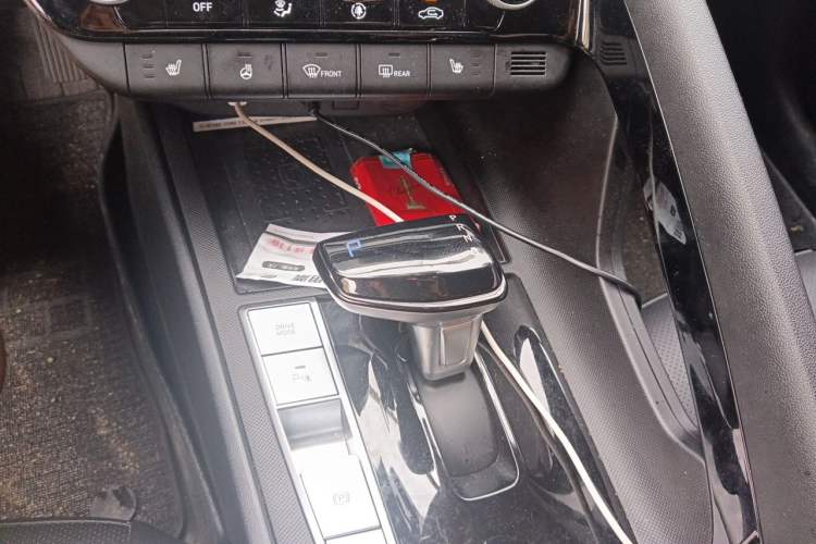 Used Hyundai Elantra 2023 1.5L CVT LUX Prestige Edition Gear Lever