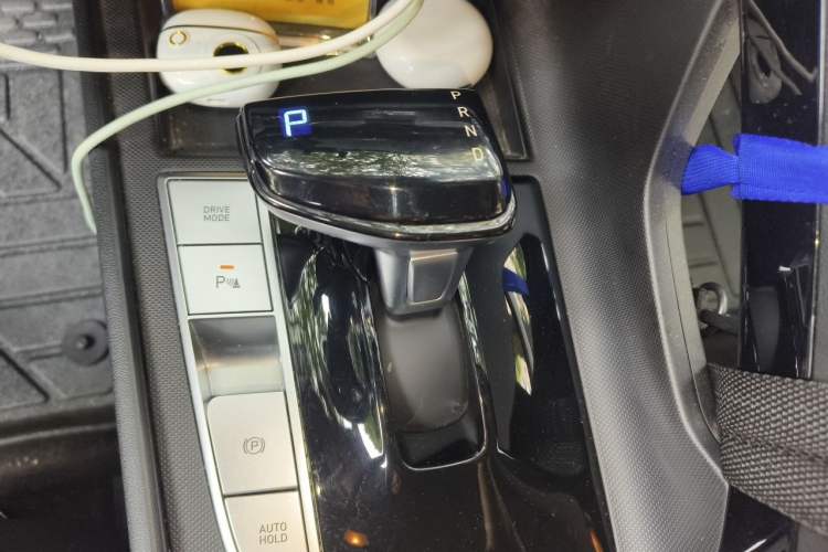 Used Hyundai Elantra 2023 1.5L CVT GLX Elite Edition Gear Lever