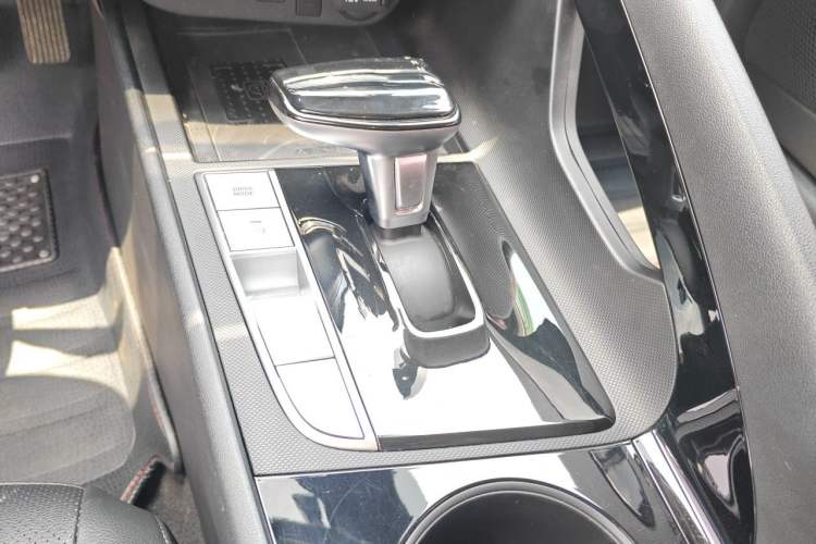 Used Hyundai Elantra 2023 1.5L CVT LUX Prestige Edition Gear Lever