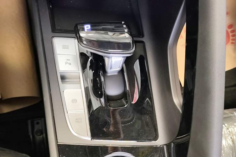 Used Hyundai Elantra 2023 1.5L CVT GLX Elite Edition Gear Lever