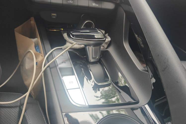 Used Hyundai Elantra 2023 1.5L CVT GLX Elite Edition Gear Lever