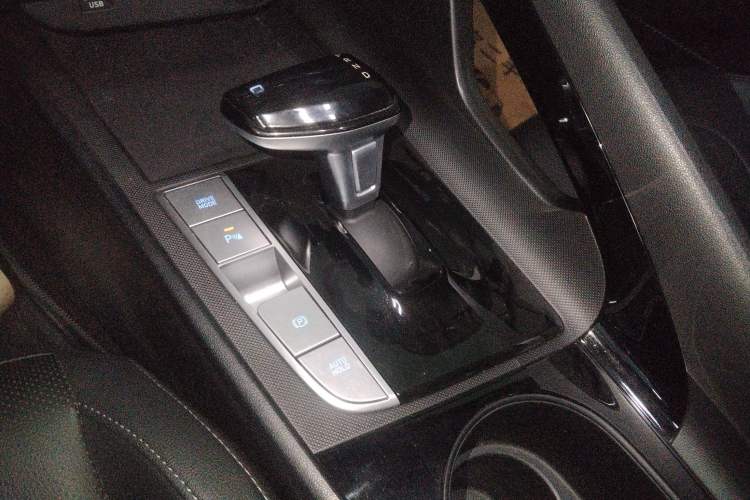 Used Hyundai Elantra 2023 1.5L CVT GLX Elite Edition Gear Lever
