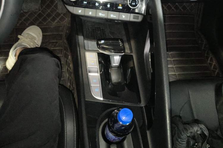 Used Hyundai Elantra 2023 1.5L CVT LUX Prestige Edition Gear Lever