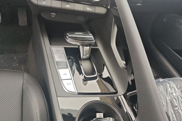 Used Hyundai Elantra 2023 1.5L CVT GLX Elite Edition Gear Lever