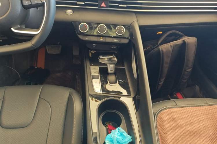 Used Hyundai Elantra 2023 1.5L CVT GLX Elite Edition Gear Lever