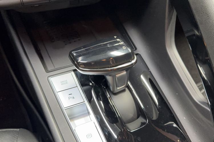 Used Hyundai Elantra 2023 1.5L CVT LUX Prestige Edition Gear Lever