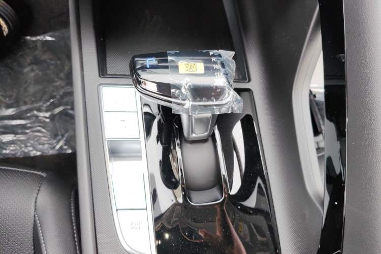 Used Hyundai Elantra 2023 1.5L CVT GLX Elite Edition Gear Lever