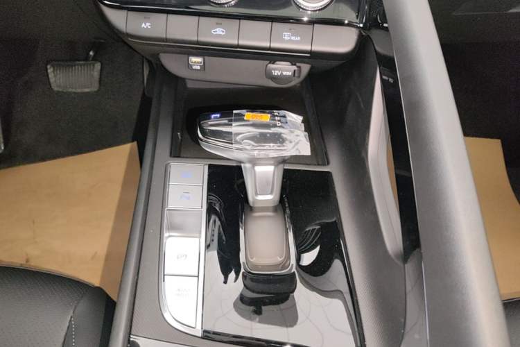Used Hyundai Elantra 2023 1.5L CVT GLX Elite Edition Gear Lever