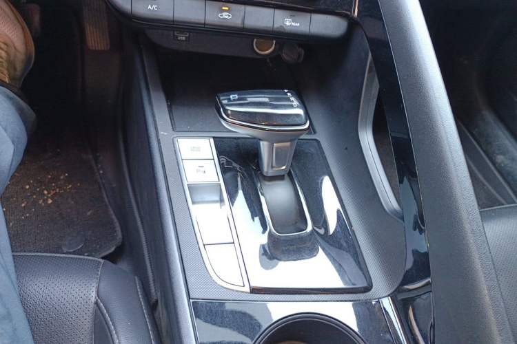 Used Hyundai Elantra 2023 1.5L CVT GLX Elite Edition Gear Lever
