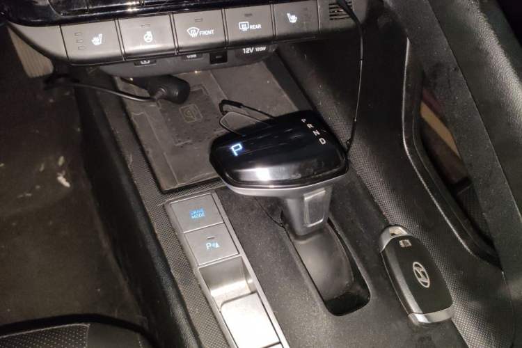 Used Hyundai Elantra 2023 1.5L CVT LUX Prestige Edition Gear Lever