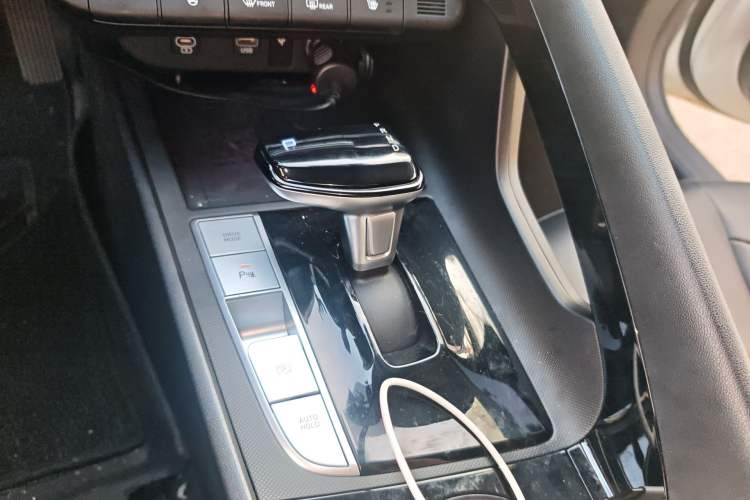 Used Hyundai Elantra 2023 1.5L CVT LUX Prestige Edition Gear Lever