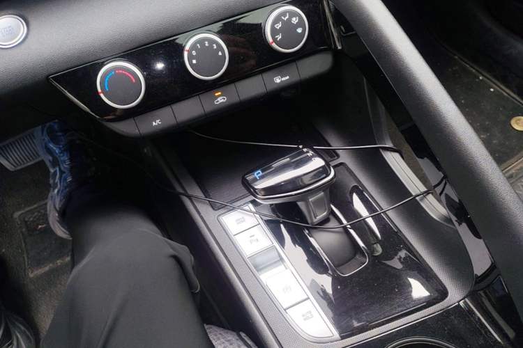 Used Hyundai Elantra 2023 1.5L CVT GLX Elite Edition Gear Lever
