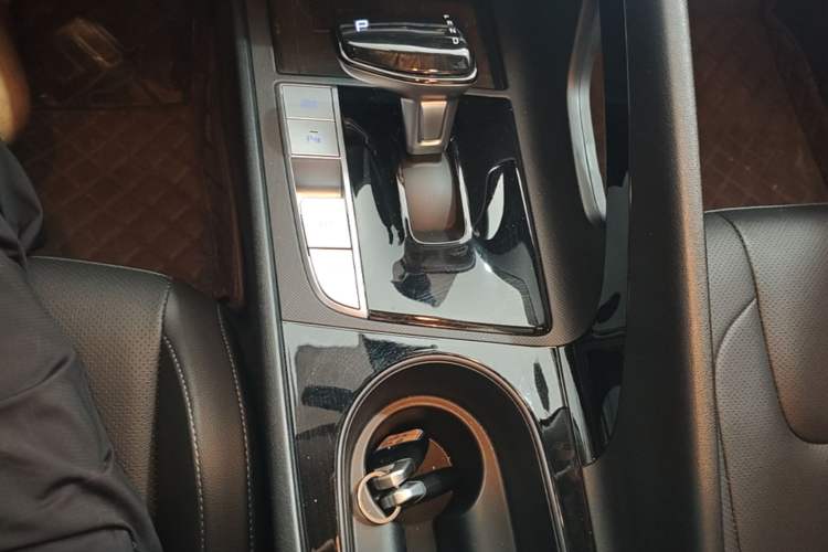 Used Hyundai Elantra 2023 1.5L CVT LUX Prestige Edition Gear Lever