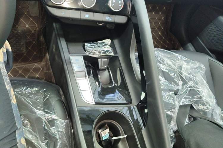 Used Hyundai Elantra 2023 1.5L CVT GLX Elite Edition Gear Lever