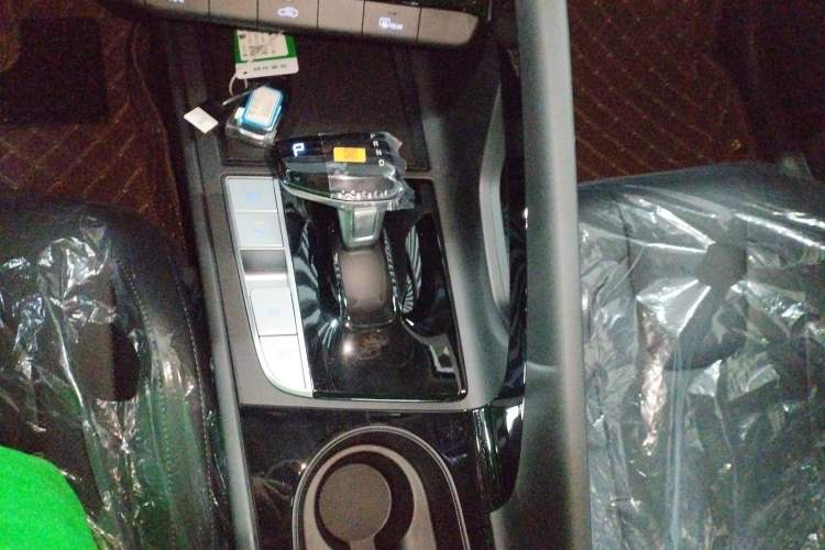 Used Hyundai Elantra 2023 1.5L CVT GLX Elite Edition Gear Lever