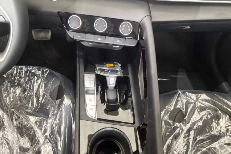Used Hyundai Elantra 2023 1.5L CVT GLX Elite Edition Gear Lever