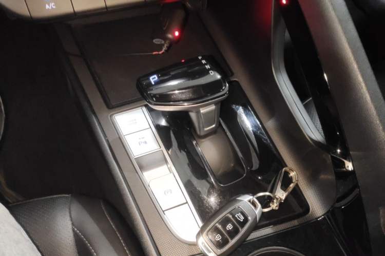 Used Hyundai Elantra 2023 1.5L CVT GLX Elite Edition Gear Lever