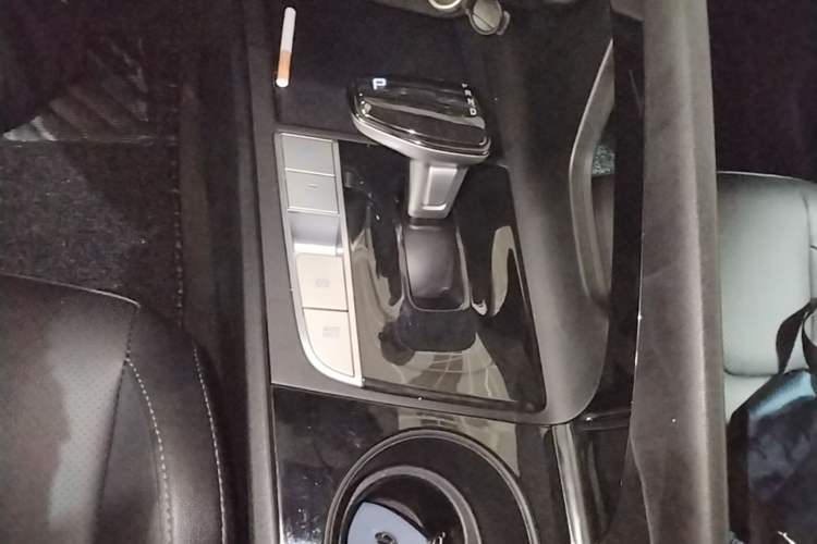 Used Hyundai Elantra 2023 1.5L CVT GLX Elite Edition Gear Lever