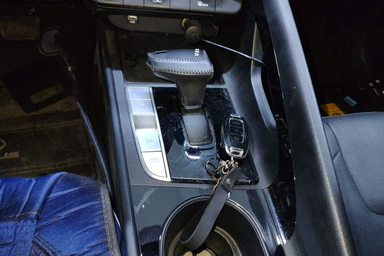 Used Hyundai Elantra 2023 1.5L CVT GLX Elite Edition Gear Lever