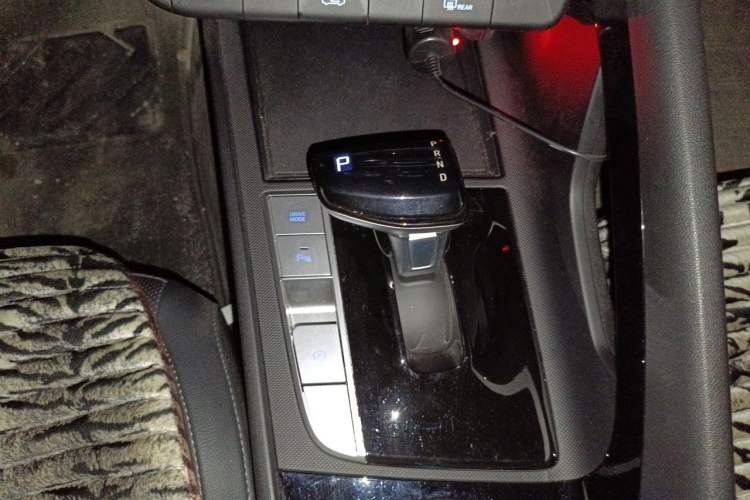 Used Hyundai Elantra 2023 1.5L CVT GLX Elite Edition Gear Lever