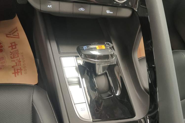 Used Hyundai Elantra 2023 1.5L CVT GLX Elite Edition Gear Lever