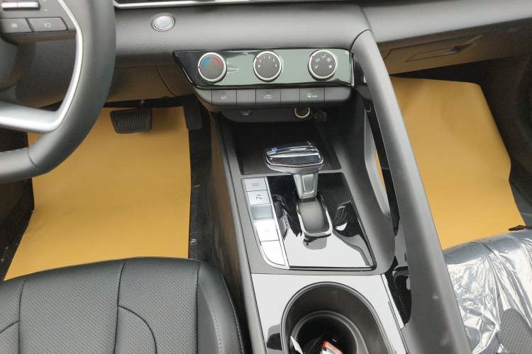 Used Hyundai Elantra 2023 1.5L CVT GLX Elite Edition Gear Lever
