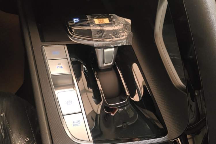 Used Hyundai Elantra 2023 1.5L CVT GLX Elite Edition Gear Lever