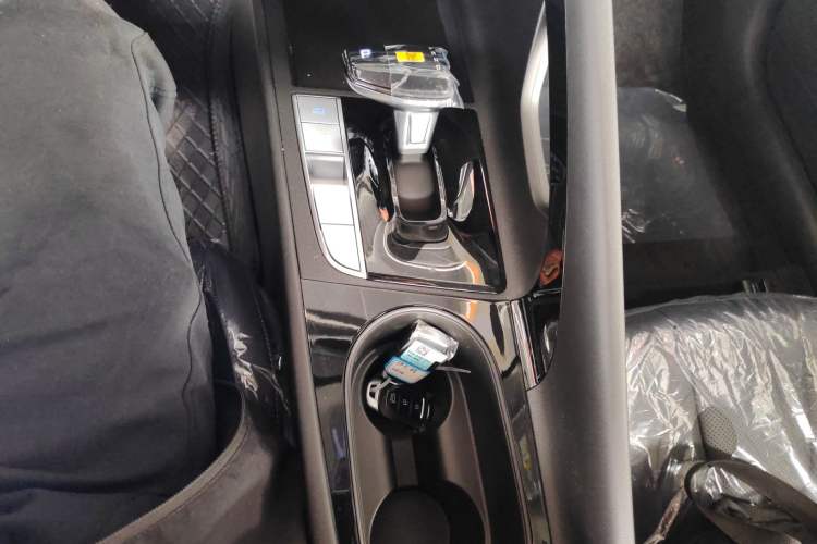 Used Hyundai Elantra 2023 1.5L CVT GLX Elite Edition Gear Lever