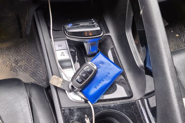 Used Hyundai Elantra 2023 1.5L CVT GLX Elite Edition Gear Lever