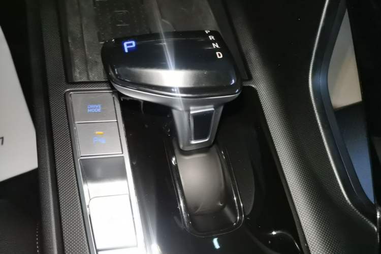 Used Hyundai Elantra 2023 1.5L CVT LUX Prestige Edition Gear Lever