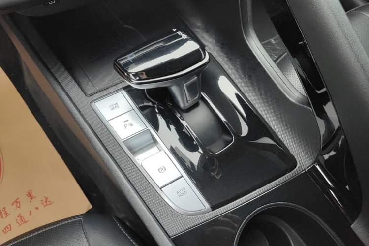 Used Hyundai Elantra 2023 1.5L CVT LUX Prestige Edition Gear Lever