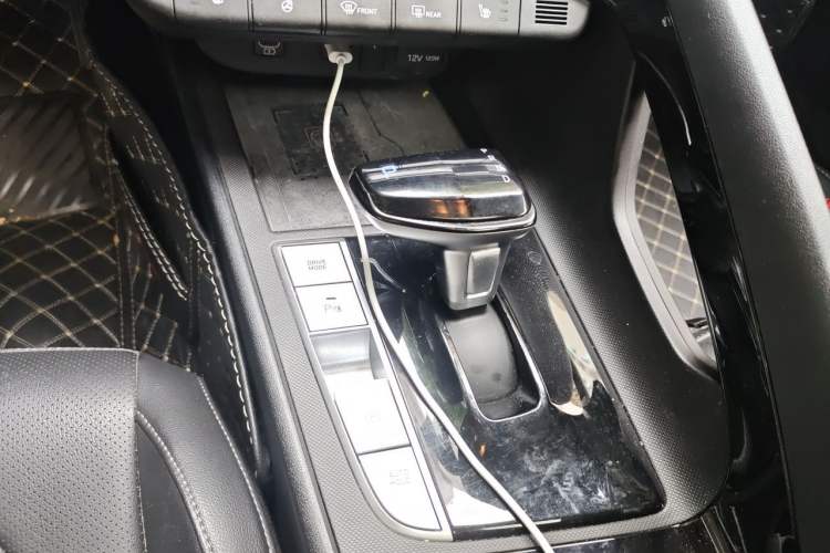 Used Hyundai Elantra 2023 1.5L CVT LUX Prestige Edition Gear Lever