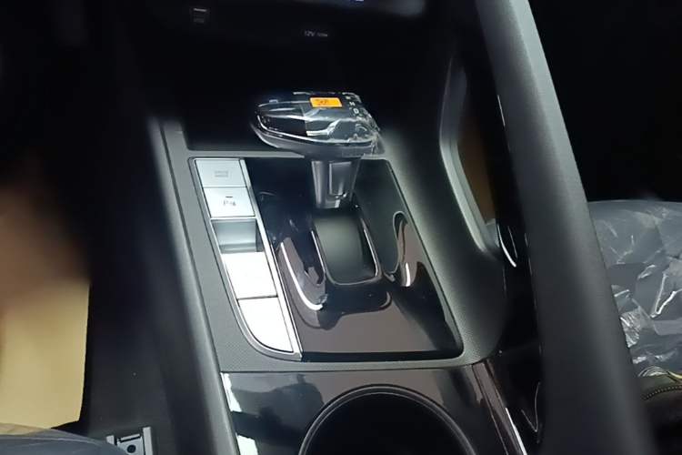 Used Hyundai Elantra 2023 1.5L CVT GLX Elite Edition Gear Lever