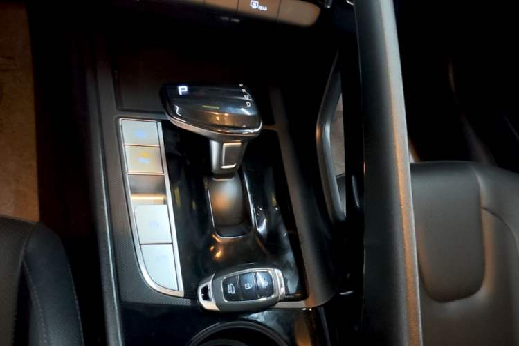 Used Hyundai Elantra 2023 1.5L CVT GLX Elite Edition Gear Lever