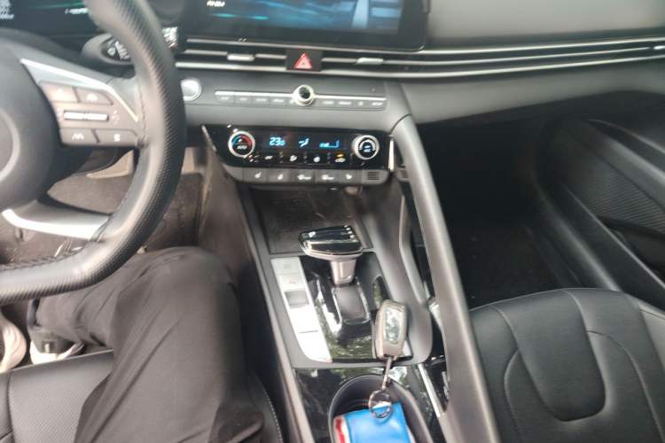 Used Hyundai Elantra 2023 1.5L CVT LUX Prestige Edition Gear Lever