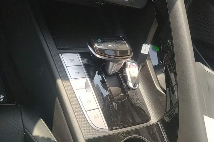 Used Hyundai Elantra 2023 1.5L CVT GLX Elite Edition Gear Lever