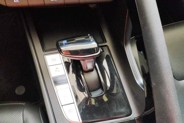 Used Hyundai Elantra 2023 1.5L CVT GLX Elite Edition Gear Lever