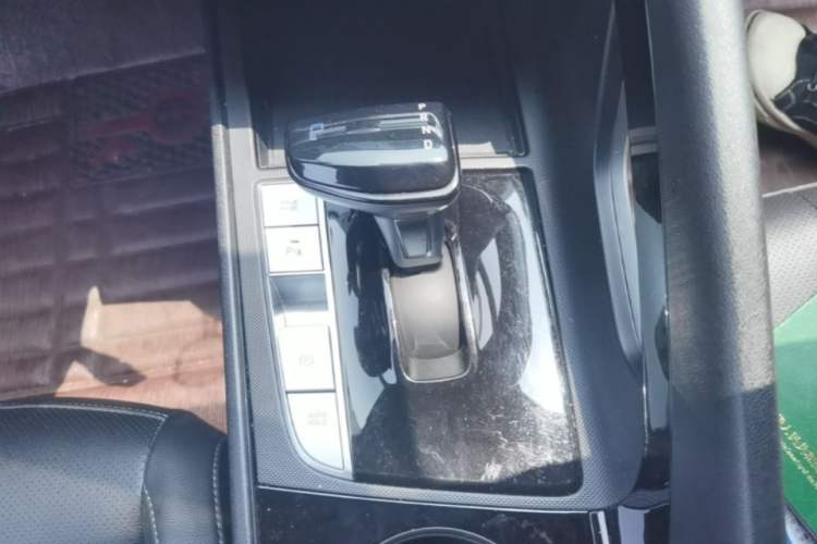 Used Hyundai Elantra 2023 1.5L CVT GLX Elite Edition Gear Lever