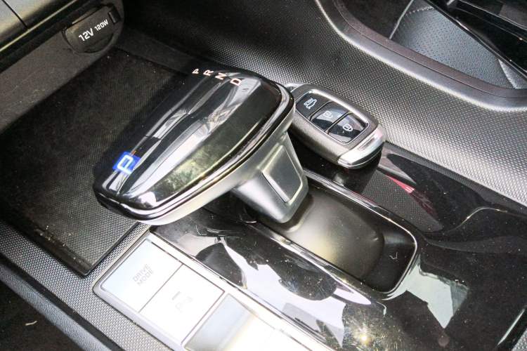 Used Hyundai Elantra 2023 1.5L CVT GLX Elite Edition Gear Lever