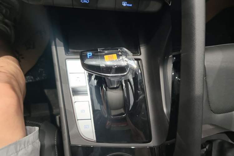Used Hyundai Elantra 2023 1.5L CVT GLX Elite Edition Gear Lever