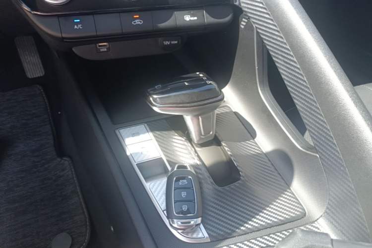 Used Hyundai Elantra 2023 1.5L CVT GLX Elite Edition Gear Lever