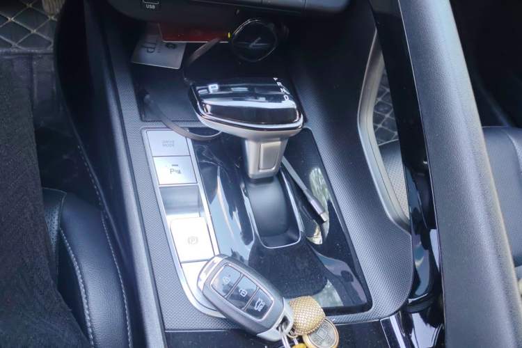 Used Hyundai Elantra 2023 1.5L CVT GLX Elite Edition Gear Lever