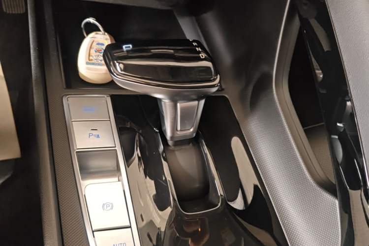 Used Hyundai Elantra 2023 1.5L CVT GLX Elite Edition Gear Lever