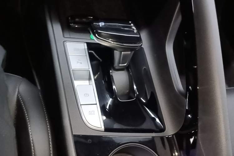 Used Hyundai Elantra 2023 1.5L CVT LUX Prestige Edition Gear Lever