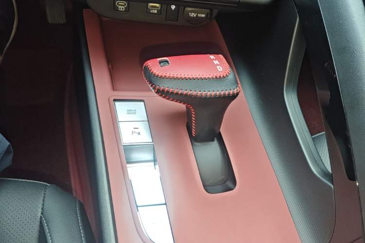 Used Hyundai Elantra 2023 1.5L CVT LUX Prestige Edition Gear Lever